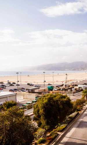 AHomeAwayFromHome6TipsForMovingAbroad Moving Pros residential moving professionals moving movers foreman