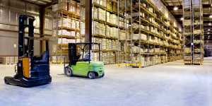 TheDosAndDontsOfMovingInTheSummer Moving Pros residential moving professionals moving movers foreman